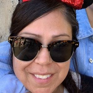 Meet your Posher, Laura